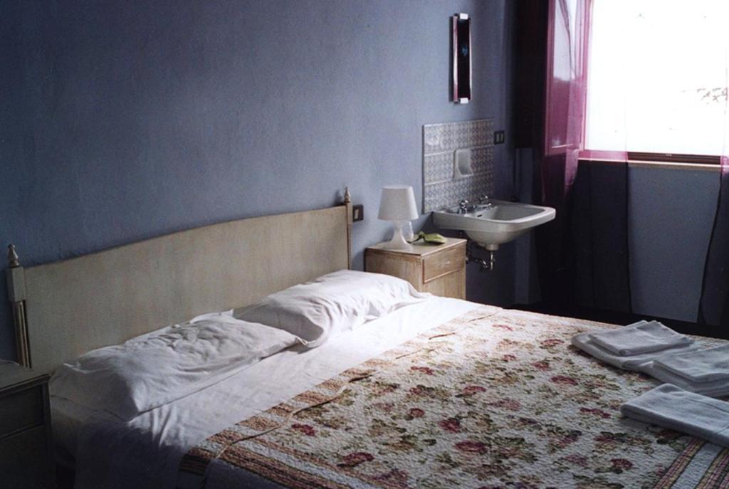Casa Betania Hotel Кортона Стая снимка